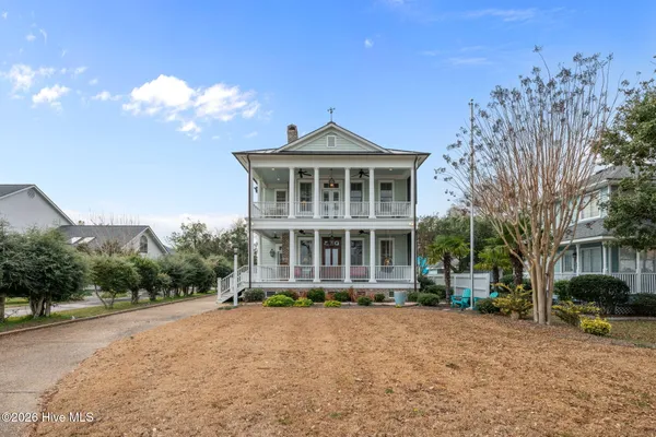 $995,000 | 203 Vandemere Street, Oriental, NC 28571