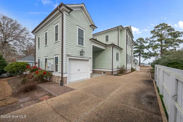 $995,000 | 203 Vandemere Street, Oriental, NC 28571