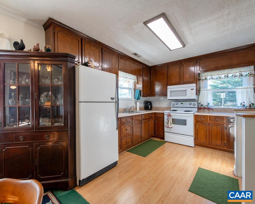 3483 West River Road Scottsville, VA 24590 - Photo 10 of 33