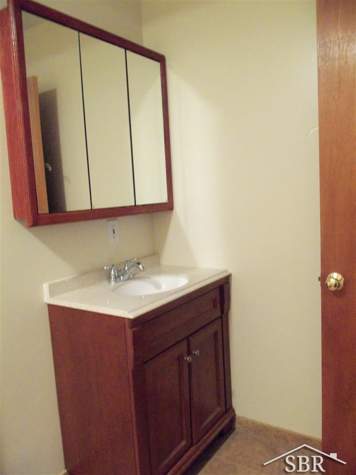 2605 Hospital Road Saginaw, MI 48603 - Photo 22 of 28 31194718-21.JPG
