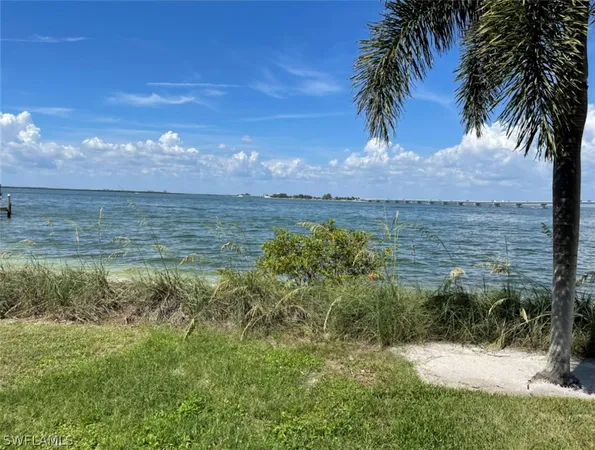 $2,850,000 | 1028 Bayview Drive, Sanibel, FL 33957