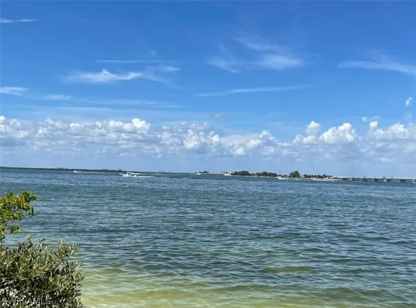 $2,850,000 | 1028 Bayview Drive, Sanibel, FL 33957