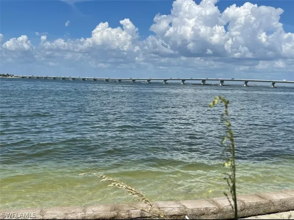 $2,850,000 | 1028 Bayview Drive, Sanibel, FL 33957