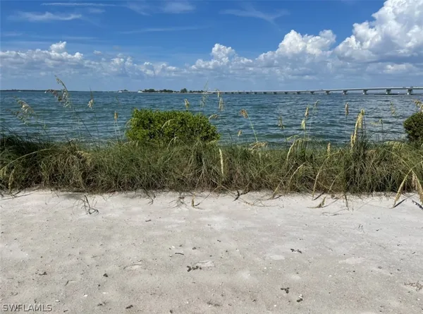 $2,850,000 | 1028 Bayview Drive, Sanibel, FL 33957