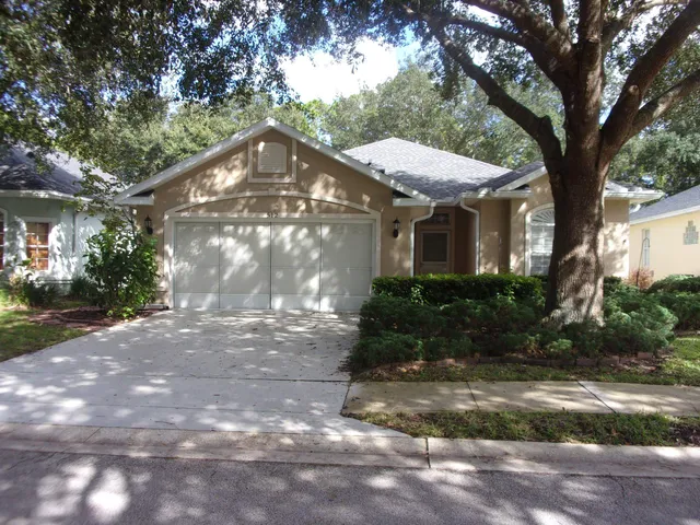a view of a house with yard and tree s