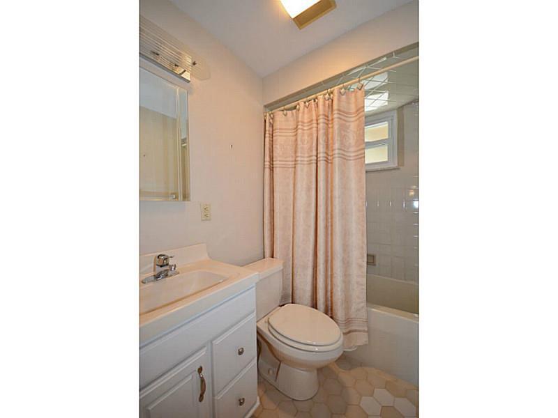 536 Springfield Street Pittsburgh, PA 15220 - Photo 11 of 25 Full Bath. Main Floor Bathroom