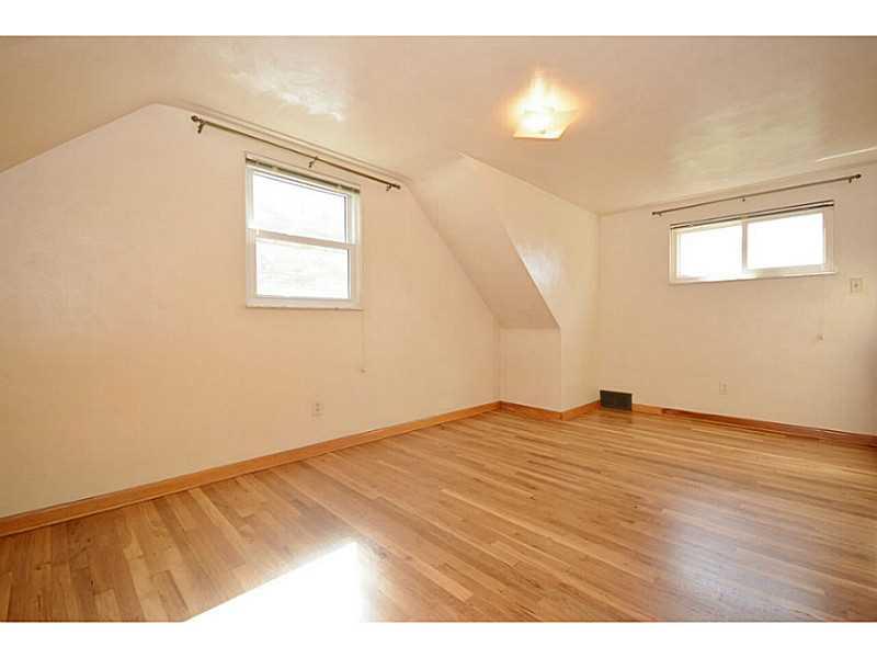 536 Springfield Street Pittsburgh, PA 15220 - Photo 12 of 25 Master Bedroom. Upper Level
