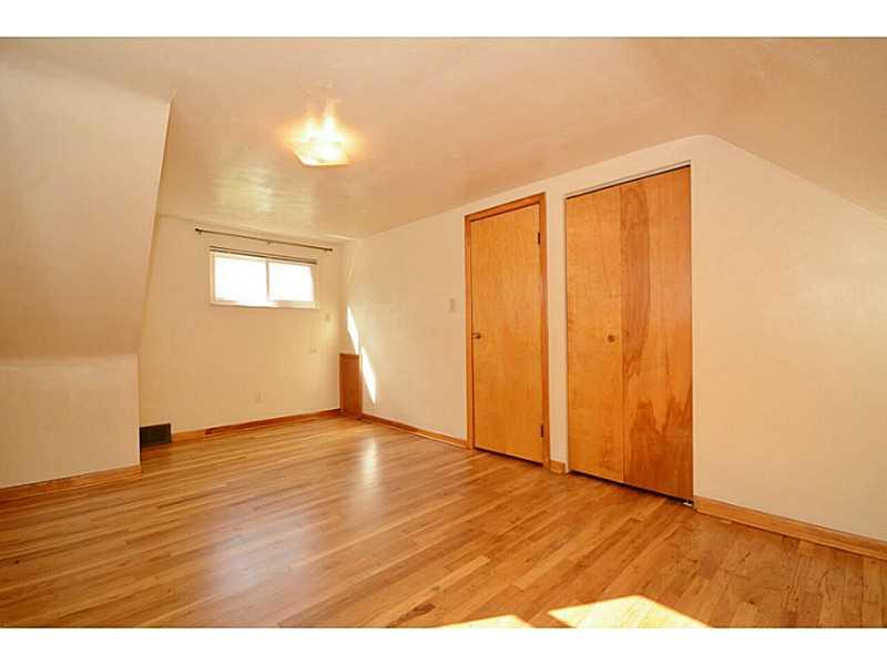 536 Springfield Street Pittsburgh, PA 15220 - Photo 13 of 25 Master Bedroom. Upper Level