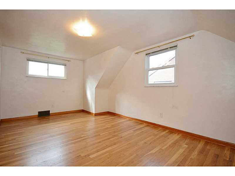 536 Springfield Street Pittsburgh, PA 15220 - Photo 14 of 25 Bedroom. Upper Level