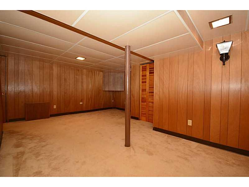 536 Springfield Street Pittsburgh, PA 15220 - Photo 17 of 25 Family Room. Lower Level