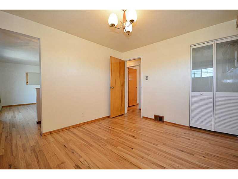 536 Springfield Street Pittsburgh, PA 15220 - Photo 5 of 25 Dining Room.