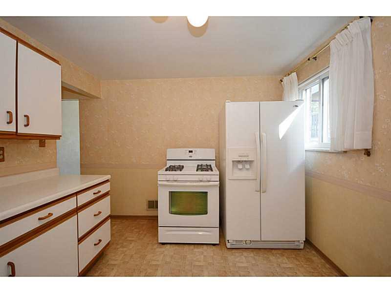 536 Springfield Street Pittsburgh, PA 15220 - Photo 7 of 25 Kitchen.
