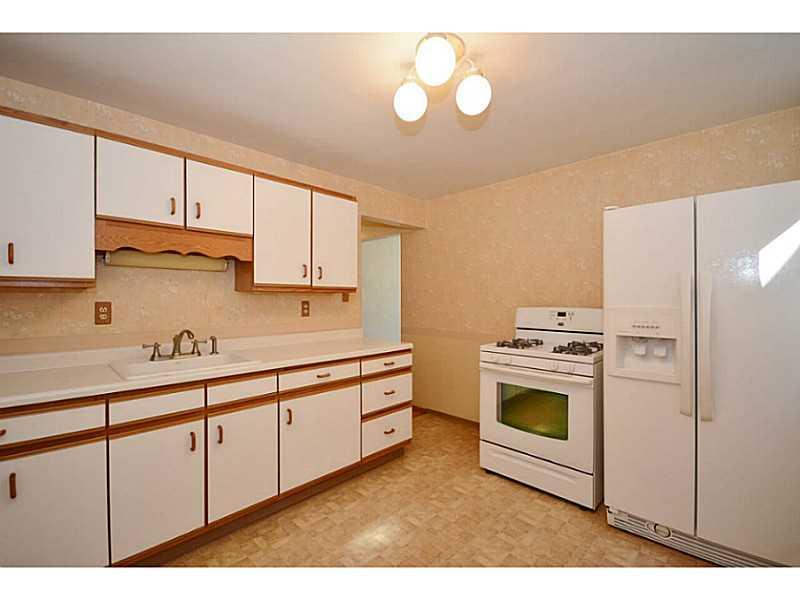 536 Springfield Street Pittsburgh, PA 15220 - Photo 8 of 25 Kitchen.