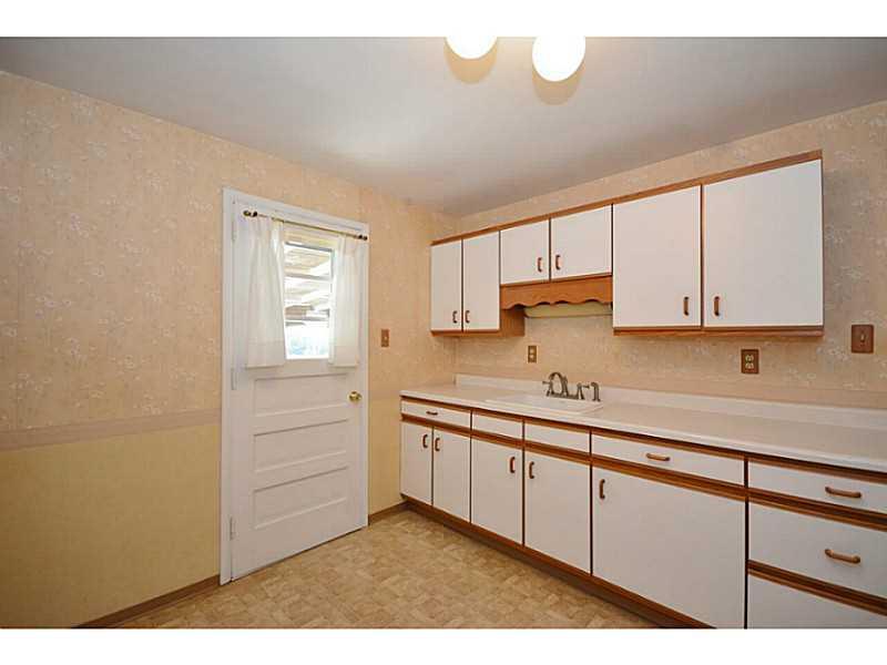 536 Springfield Street Pittsburgh, PA 15220 - Photo 9 of 25 Kitchen.