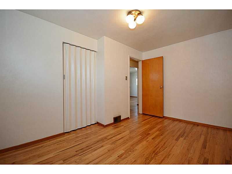 536 Springfield Street Pittsburgh, PA 15220 - Photo 10 of 25 Bedroom. Main Floor Bedroom