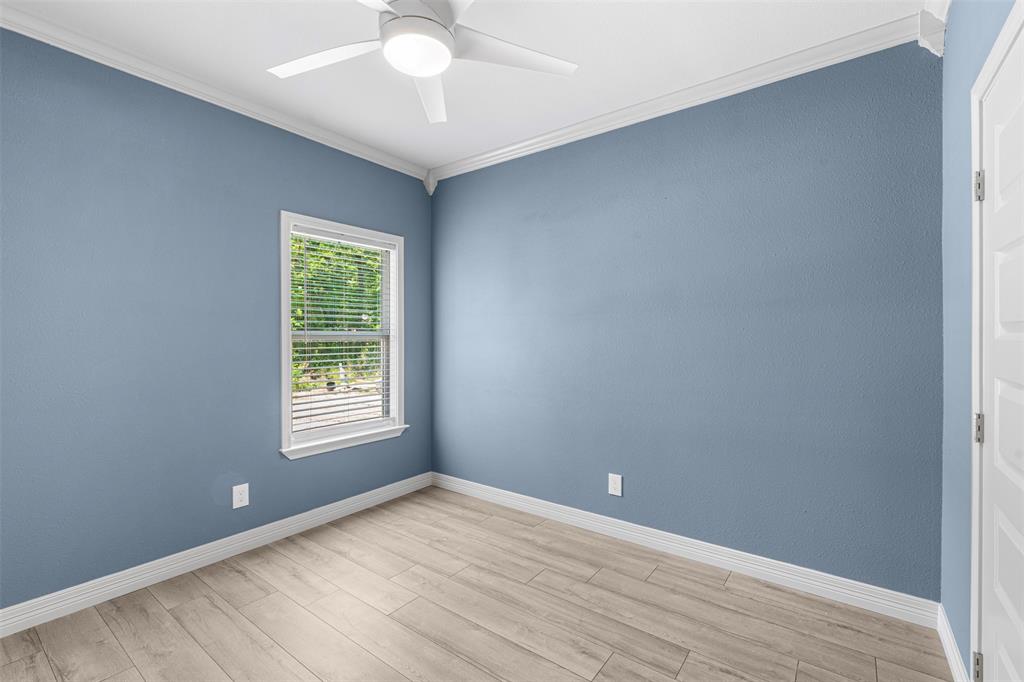 1011 Southeast County Road Corsicana, TX 75109 - Photo 23 of 40 an empty room with a window