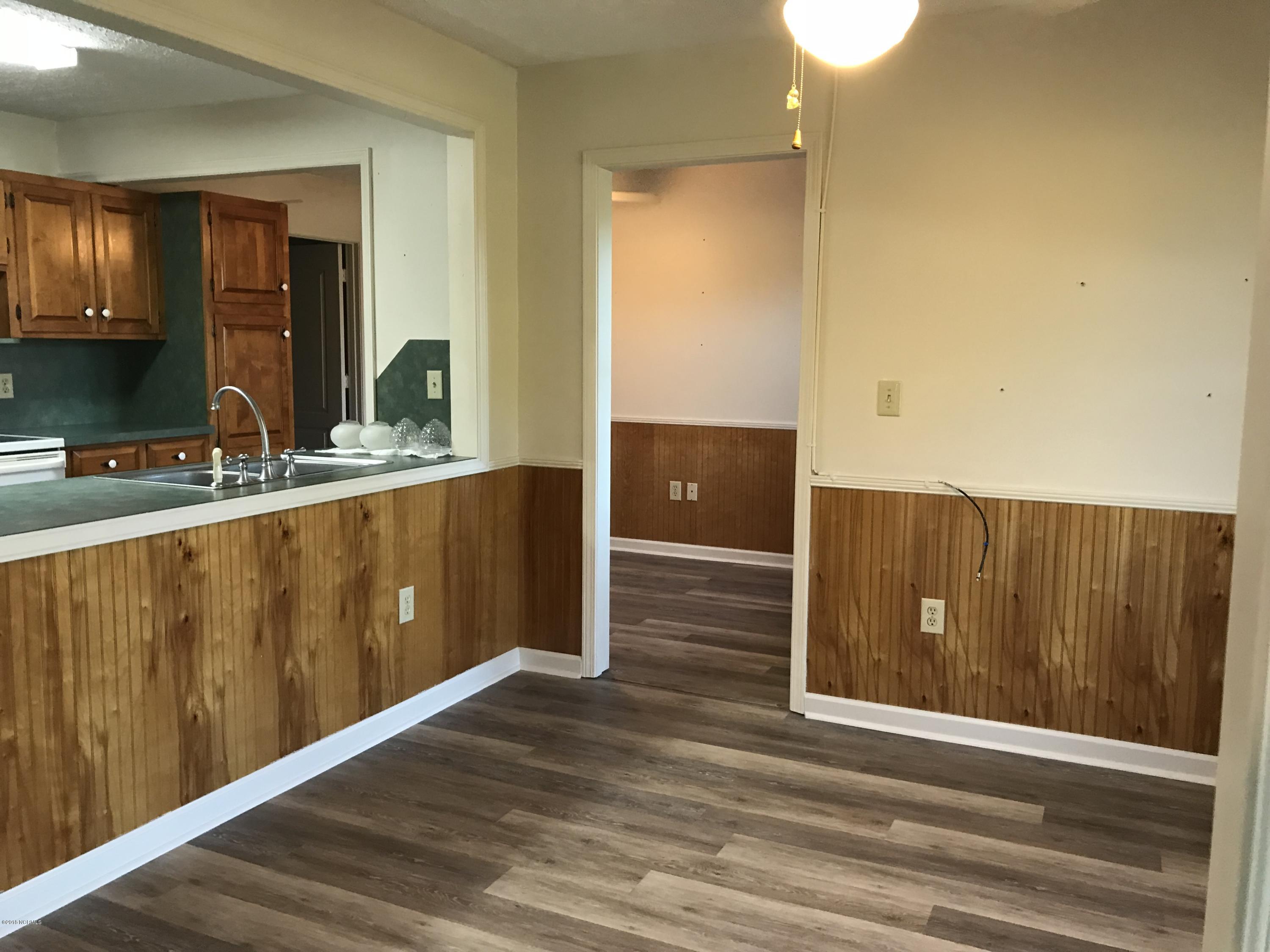 1900 Paulette Road Morehead City, NC 28557 - Photo 8 of 17 Breakfast Area