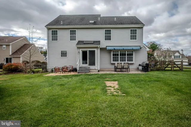 a view of a house with a back yard