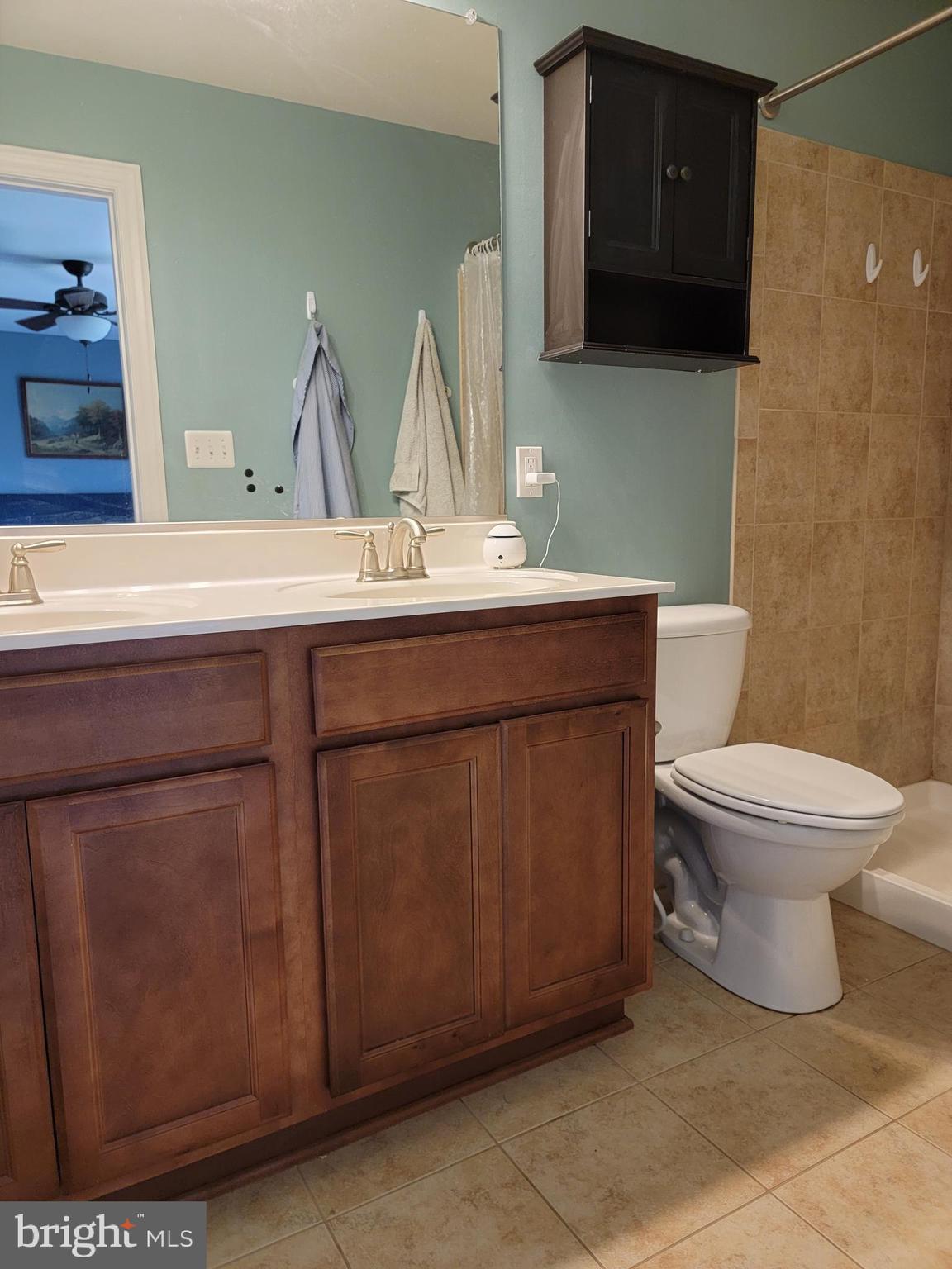 20797 Lahore Road Orange, VA 22960 - Photo 13 of 16 Owner Bath