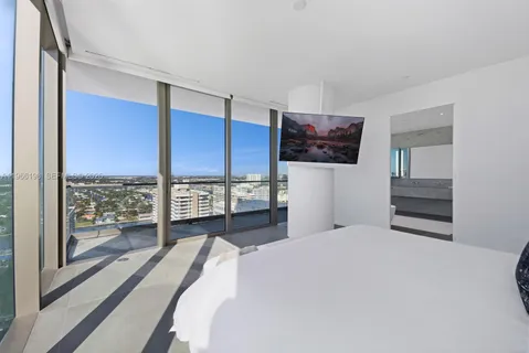 $3,650,000 | 2000 South Ocean Drive, Unit 25B, Hallandale Beach, FL 33009