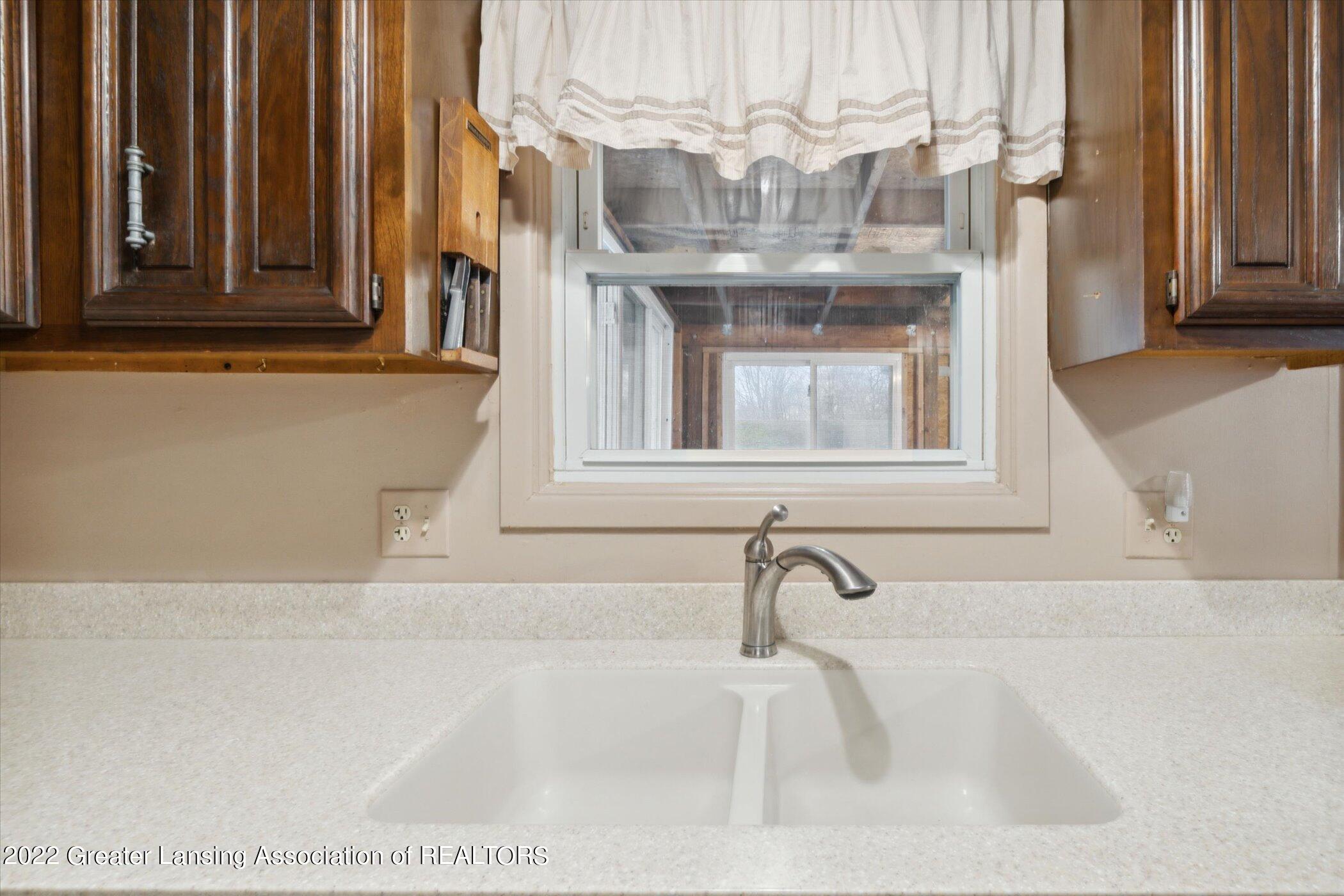 6314 Hilliard Road Lansing, MI 48911 - Photo 13 of 40 14-6314-Hilliard-Rd-Lansing-MI-48911-Win