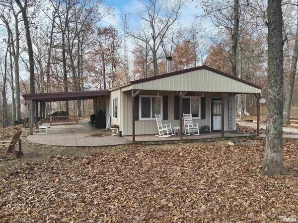 $300,000 | 19650 North Pisque Lane, Woodlawn, IL 62898