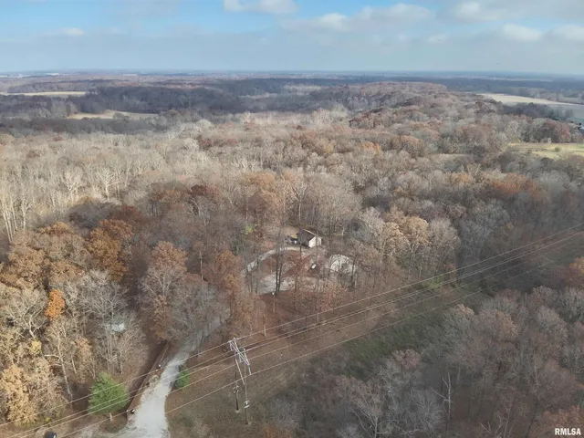 $300,000 | 19650 North Pisque Lane, Woodlawn, IL 62898