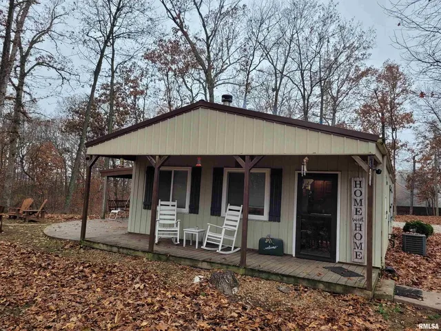 $300,000 | 19650 North Pisque Lane, Woodlawn, IL 62898