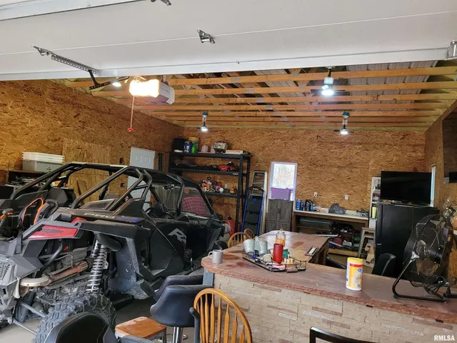 $300,000 | 19650 North Pisque Lane, Woodlawn, IL 62898