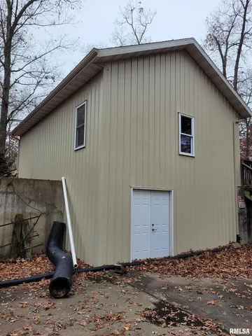 $300,000 | 19650 North Pisque Lane, Woodlawn, IL 62898