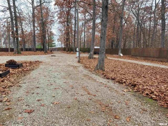 $300,000 | 19650 North Pisque Lane, Woodlawn, IL 62898