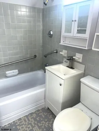 $1,995 | 101 South Raleigh Avenue, Unit 320, Atlantic City, NJ 08401