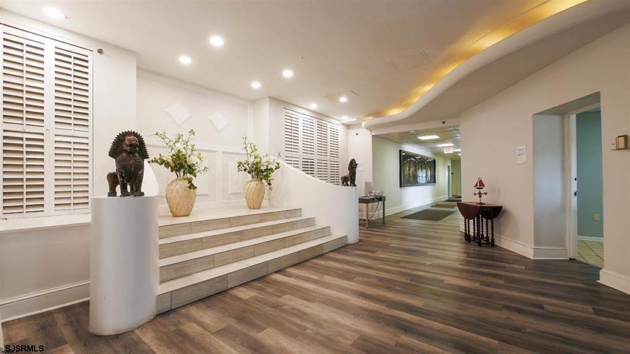 101 South Raleigh Avenue, Unit 320 Atlantic City, NJ 08401 - Photo 5 of 28 a view of a living room and entryway