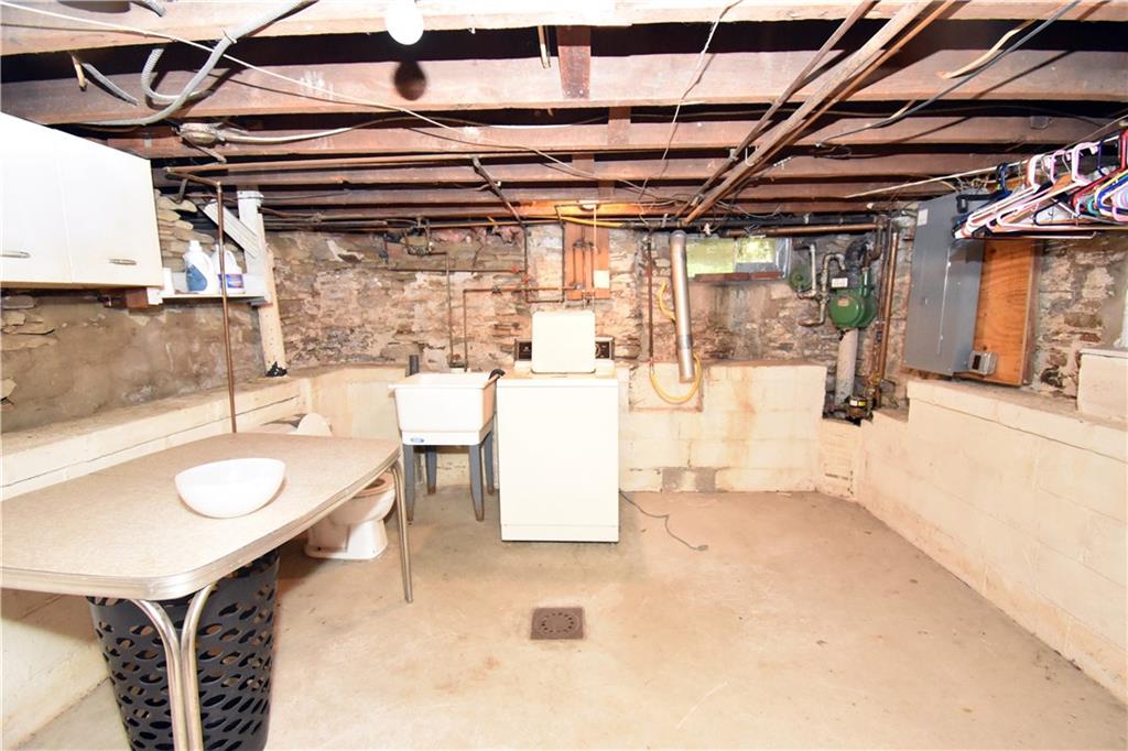 1260 Hope Hollow Road Carnegie, PA 15106 - Photo 14 of 20 Gallery Image 14