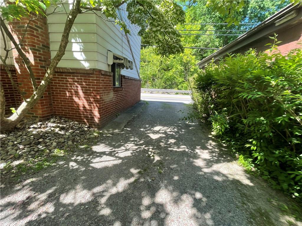 1260 Hope Hollow Road Carnegie, PA 15106 - Photo 4 of 20 Gallery Image 4