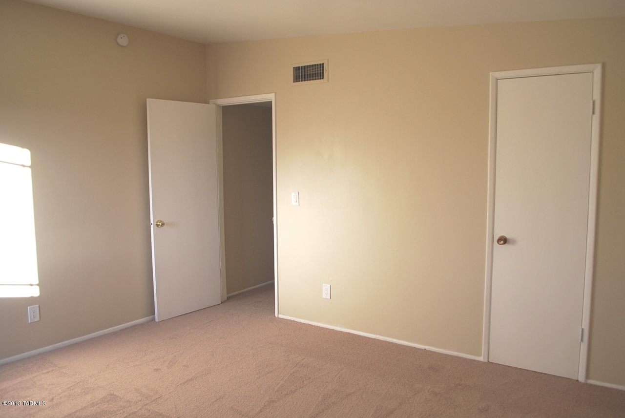 3130 South Prudence Road Tucson, AZ 85730 - Photo 8 of 9