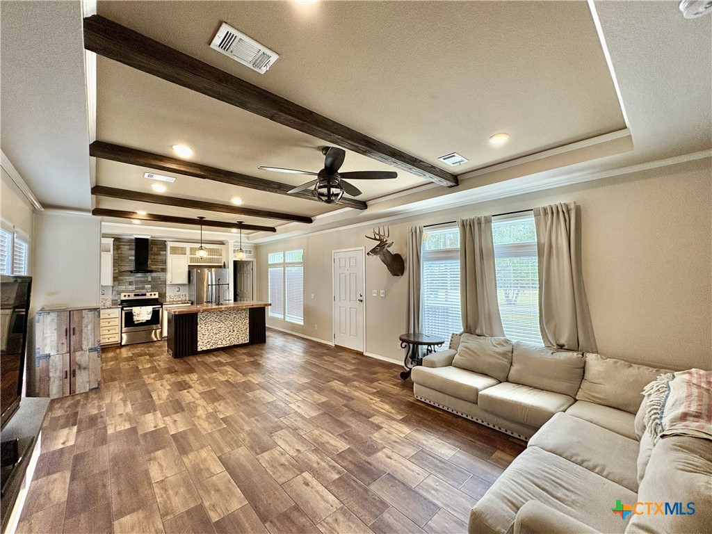 259 Hambleton Road Victoria, TX 77905 - Photo 11 of 37 Living/Dinning