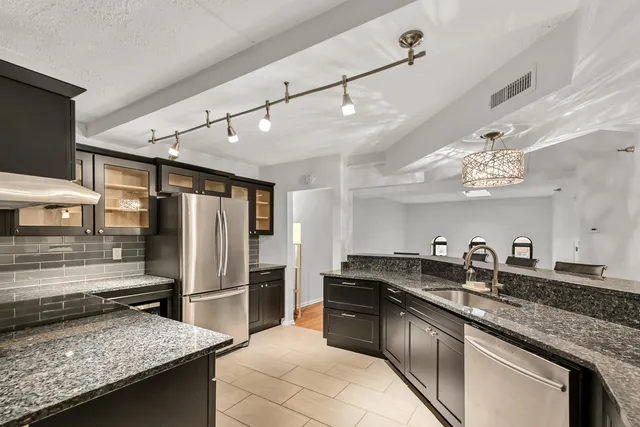 $234,900 | 270 East Highland Avenue, Unit 1011, Milwaukee, WI 53202