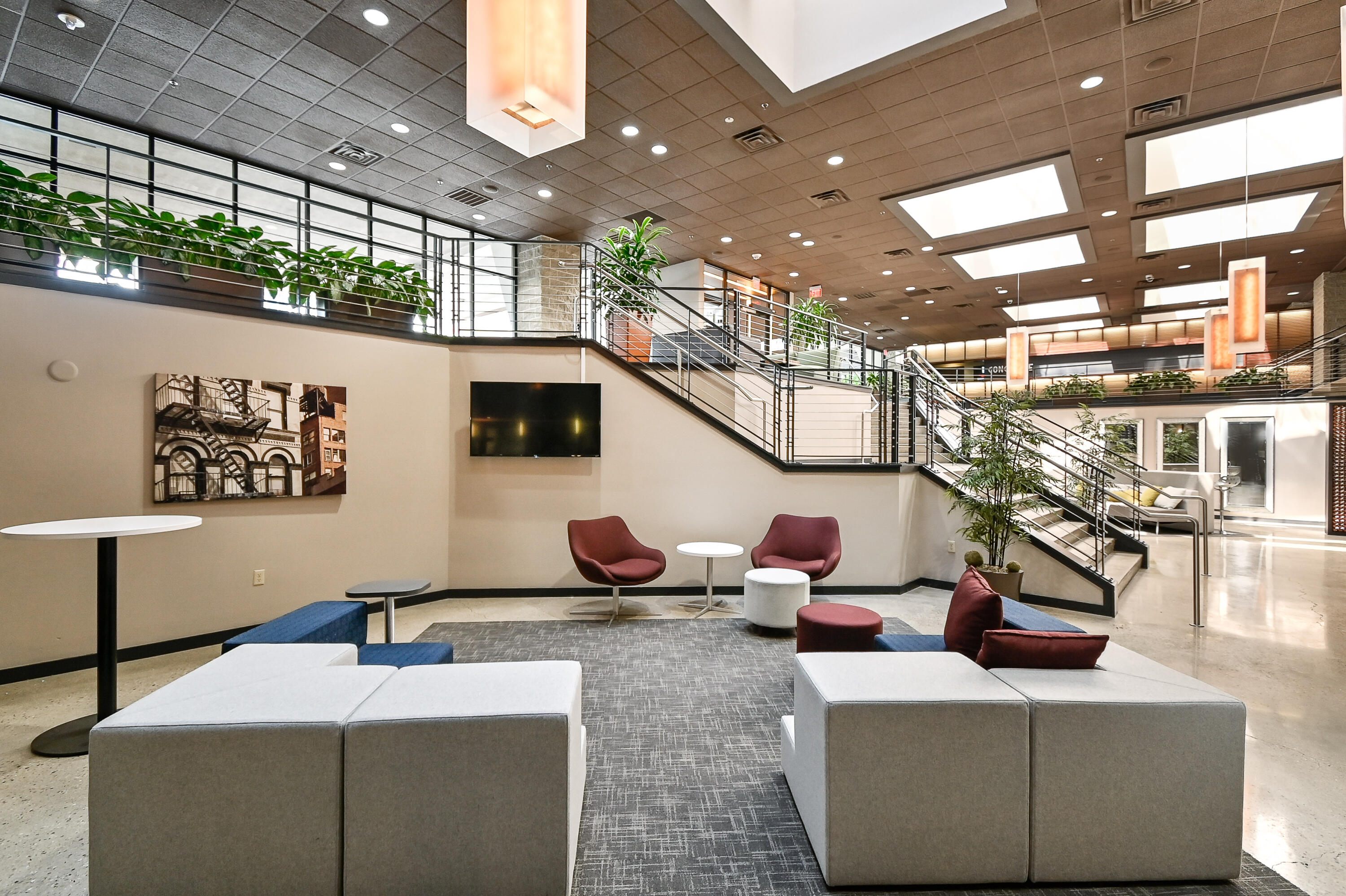 270 East Highland Avenue, Unit 1011 Milwaukee, WI 53202 - Photo 31 of 39 Lounge