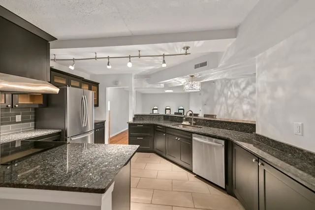 $234,900 | 270 East Highland Avenue, Unit 1011, Milwaukee, WI 53202