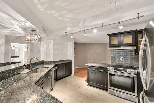 $234,900 | 270 East Highland Avenue, Unit 1011, Milwaukee, WI 53202