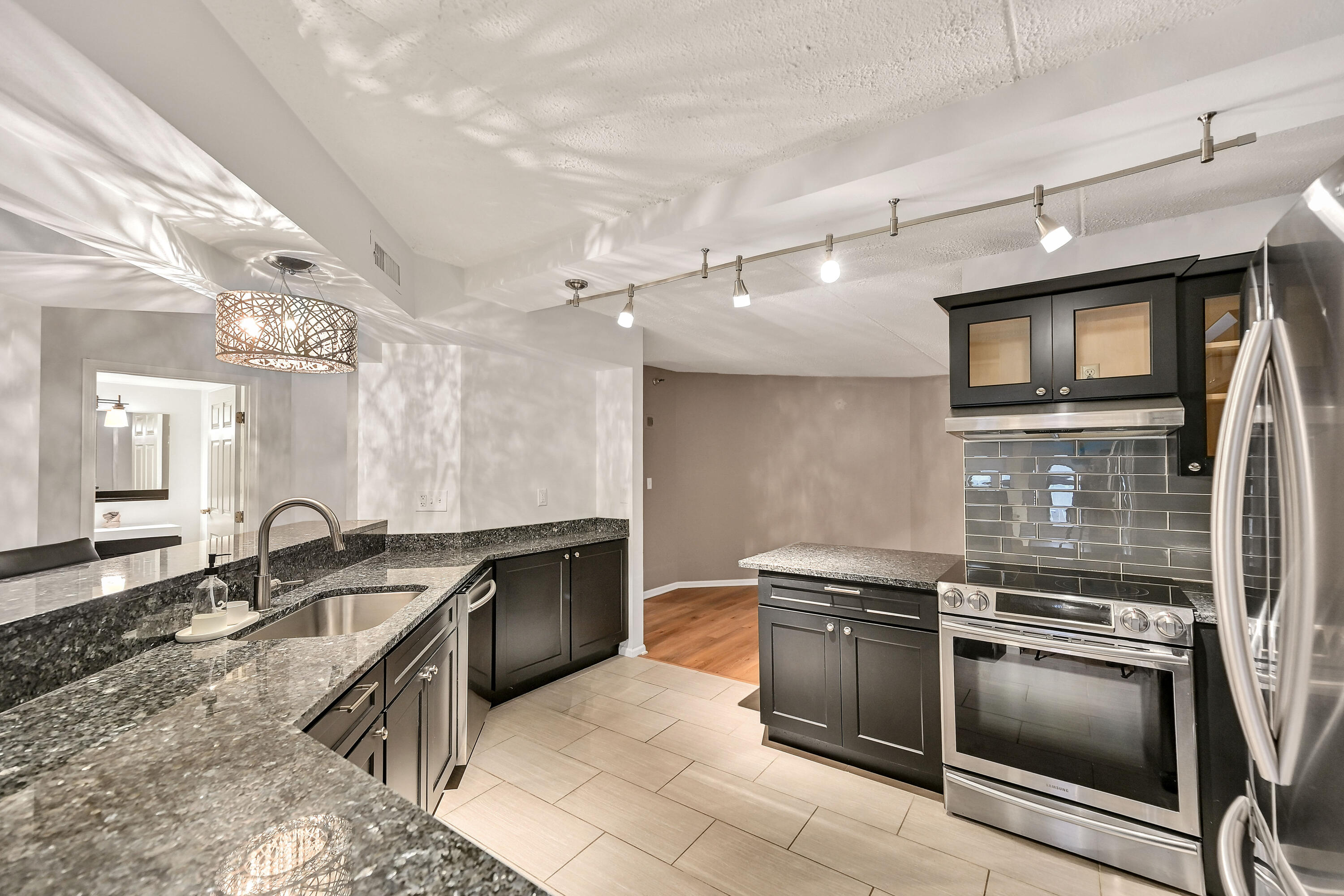 270 East Highland Avenue, Unit 1011 Milwaukee, WI 53202 - Photo 9 of 39 Stainless Appliances