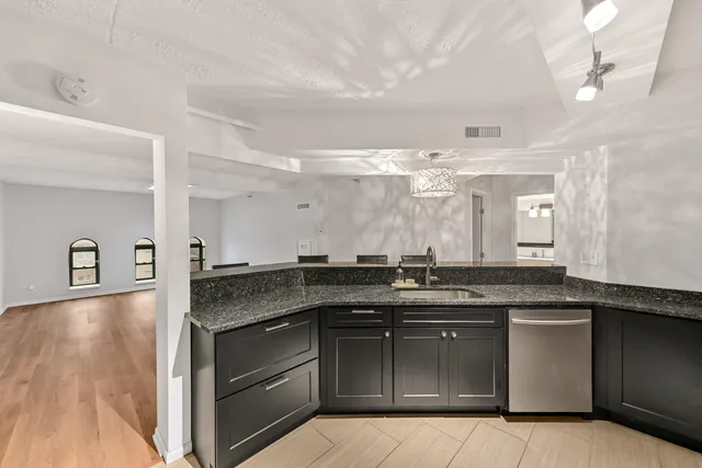 $234,900 | 270 East Highland Avenue, Unit 1011, Milwaukee, WI 53202