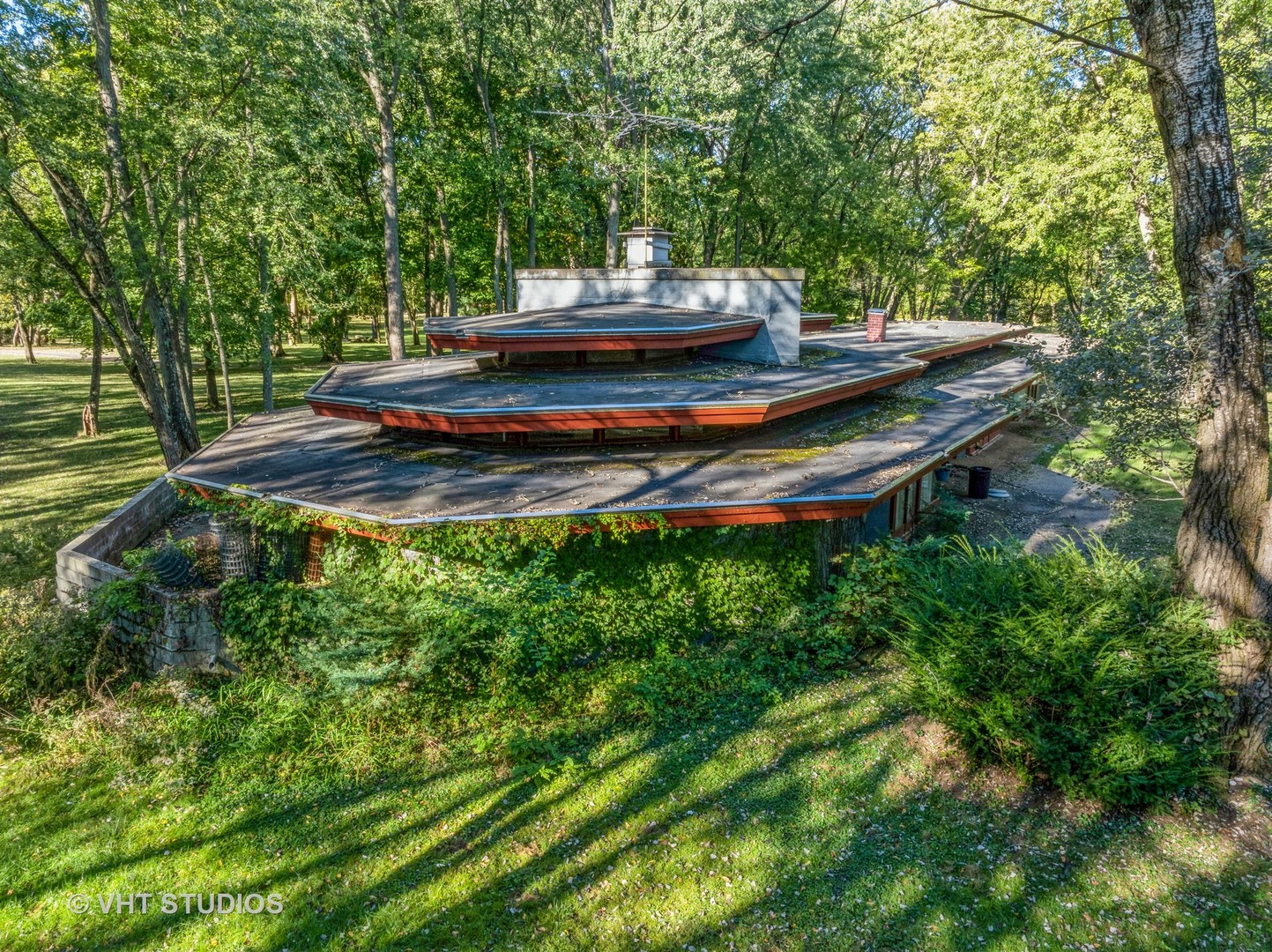 27534 West Cuba Road Barrington, IL 60010 - Photo 54 of 60 a view of a backyard with sitting area