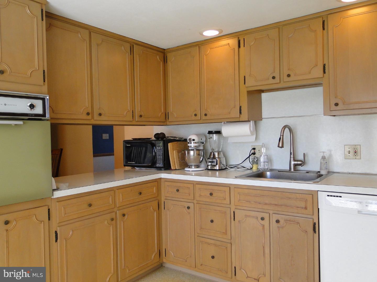5116 Fairlawn Road Center Valley, PA 18034 - Photo 7 of 23 Gallery Image 7
