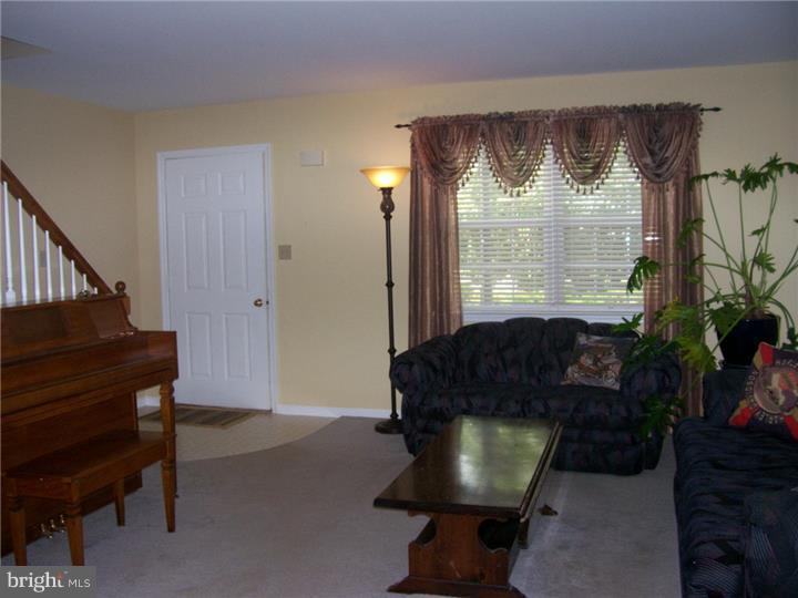 231 North View Road Fleetwood, PA 19522 - Photo 5 of 19 Living Room