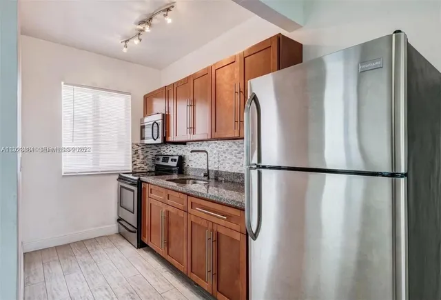 $1,998 | 610 12th Street, Unit 5, Miami Beach, FL 33139