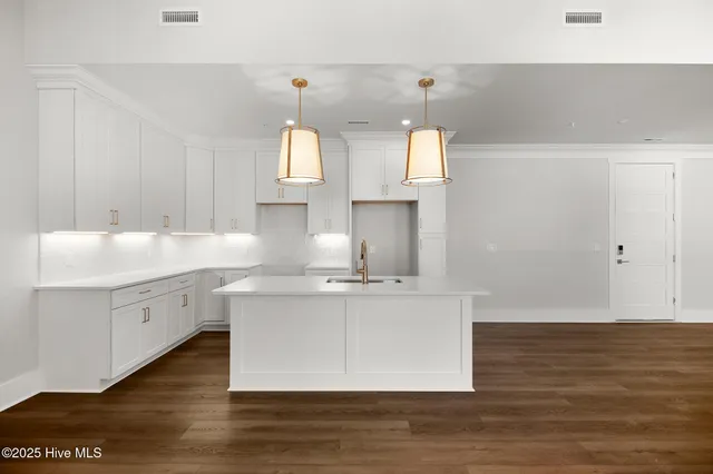 $899,000 | 805 Mulberry Street, Unit 203, Beaufort, NC 28516