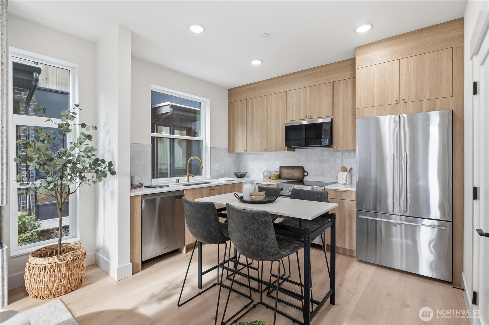 2018 Fairview Avenue East, Unit B Seattle, WA 98102 - Photo 11 of 33