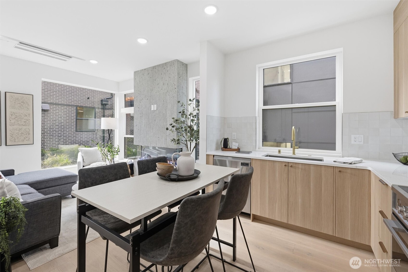 2018 Fairview Avenue East, Unit B Seattle, WA 98102 - Photo 13 of 33